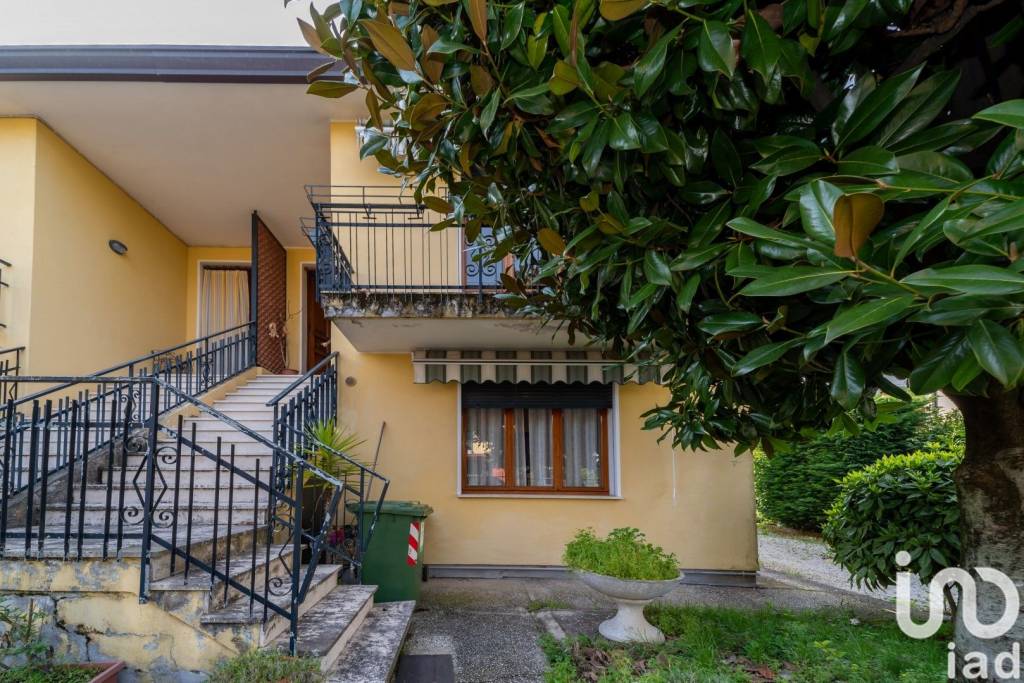Villa Bifamiliare in vendita a Selvazzano Dentro via f. Baracca, 10