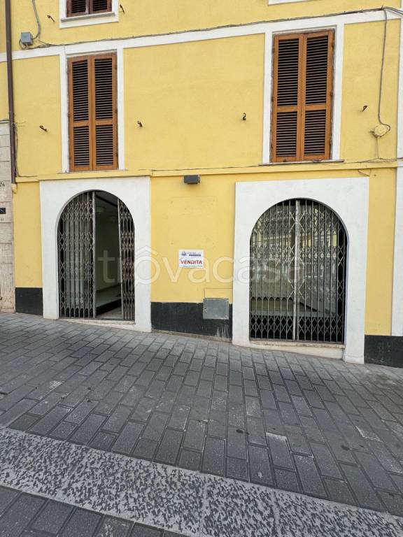 Negozio in vendita a Frosinone via Giuseppe Garibaldi, 83