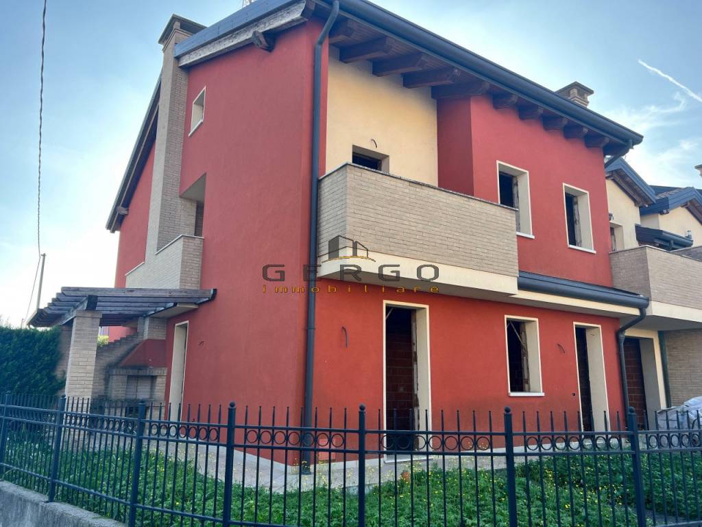 Villa Bifamiliare in vendita a Legnaro via Verdi