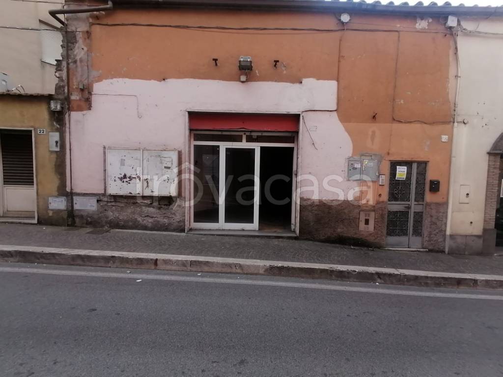 Magazzino in vendita ad Albano Laziale via Benedetto Cairoli, 20