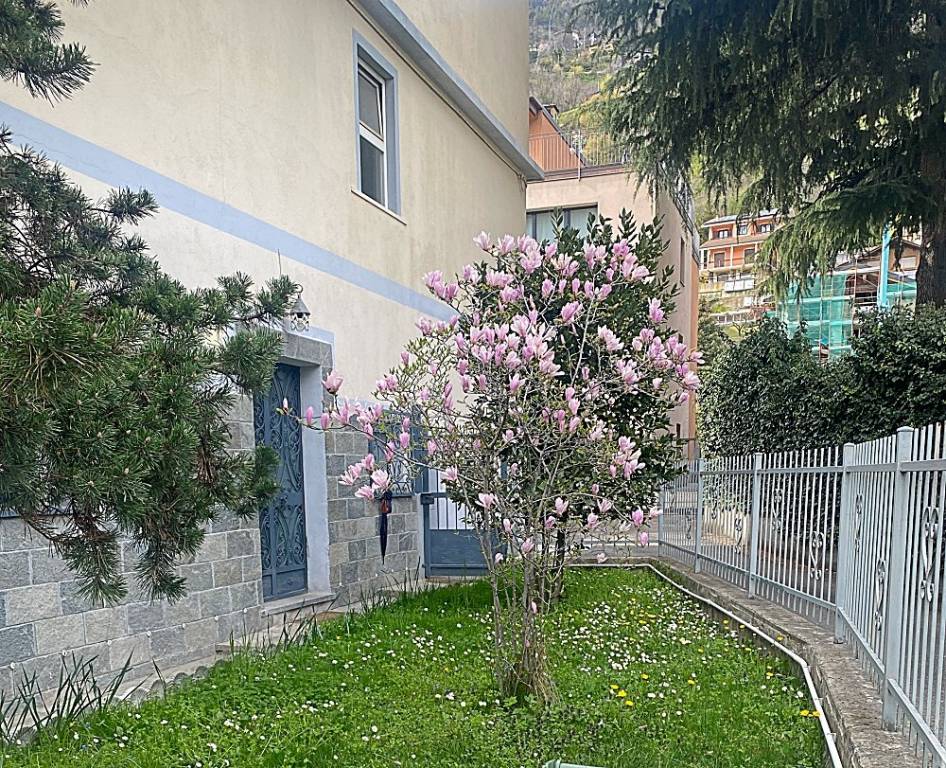 Appartamento in vendita ad Aosta corso saint-martin-de-corleans, 136