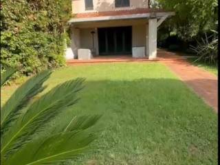 Villa bifamiliare in in affitto da privato a forte dei marmi via duca degli abruzzi, 51
