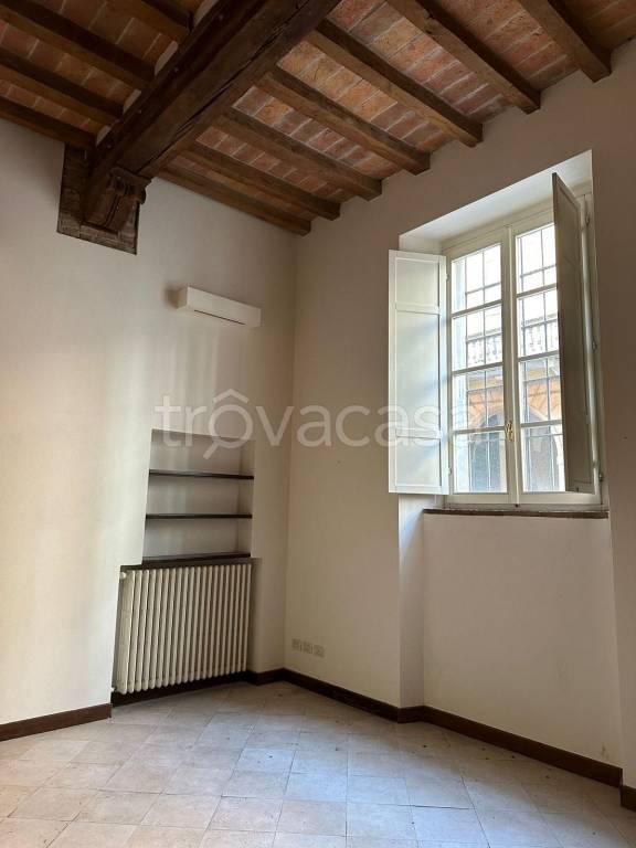 Intero Stabile in affitto a Piacenza via Santa Franca, 42