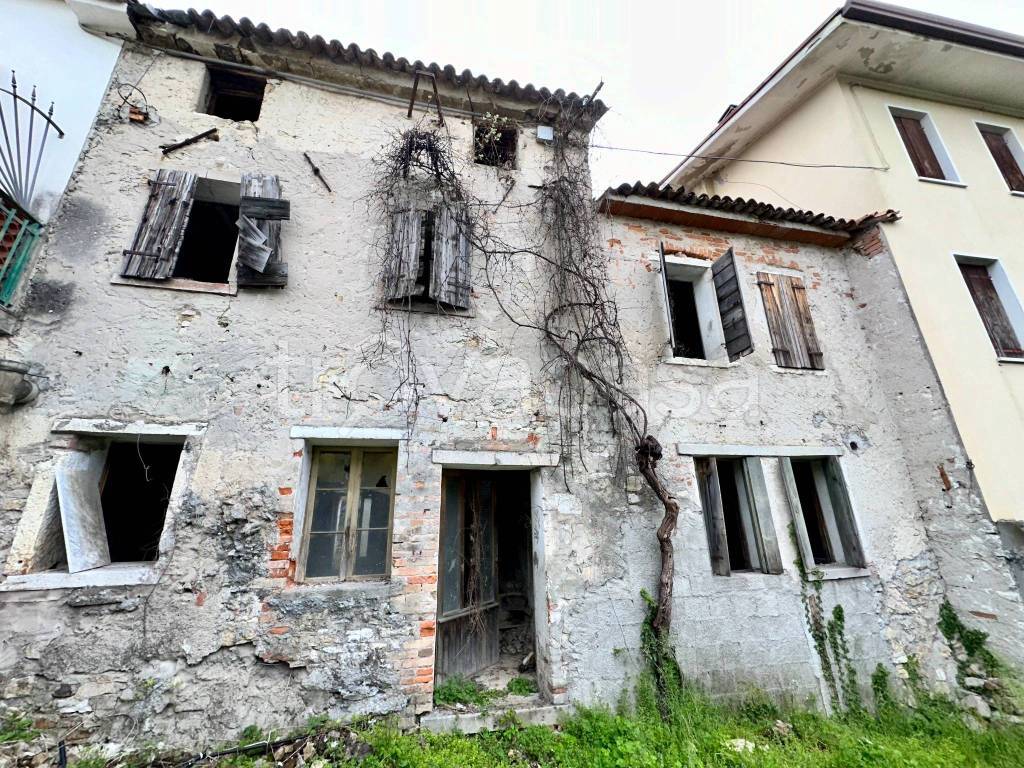 Casale in vendita a Valdobbiadene via Roma