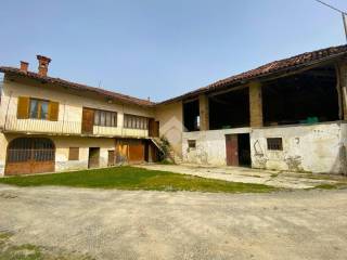 Casa indipendente in vendita a dogliani borgata valdibà, 71