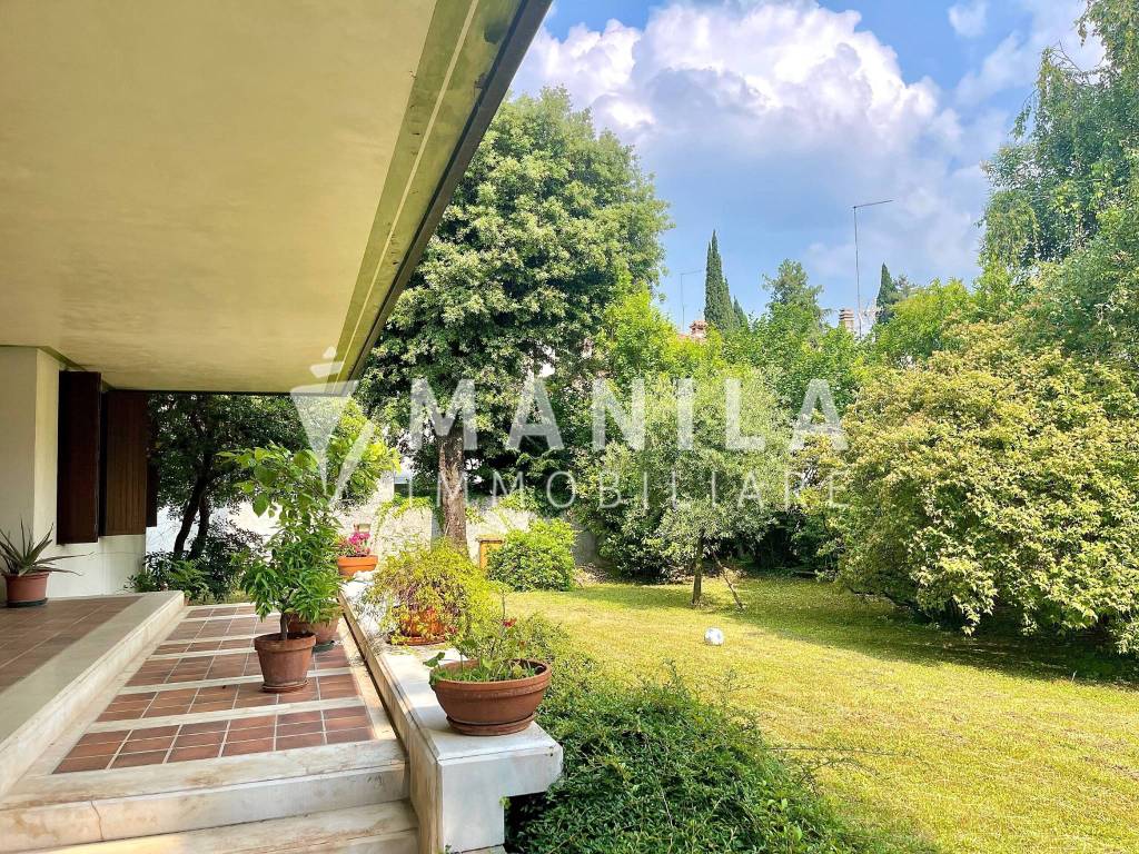 Villa in vendita a Treviso via Francesco Bomben, 18, 31100 Treviso tv, Italia