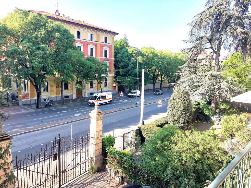 Appartamento in affitto a Bologna viale Carducci