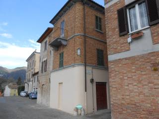 Casa indipendente in vendita a cerreto d'esi via tacconi, 16