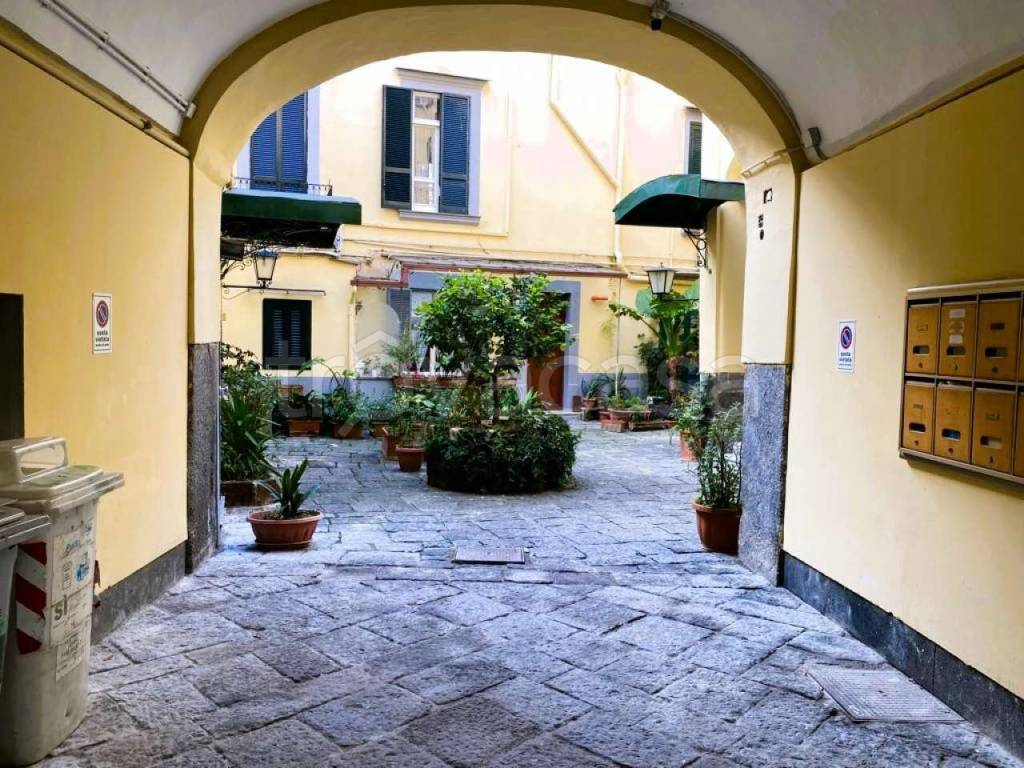Appartamento in affitto a Napoli via Alabardieri