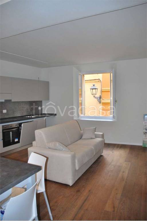 Appartamento in affitto a Modena via selmi , 1000