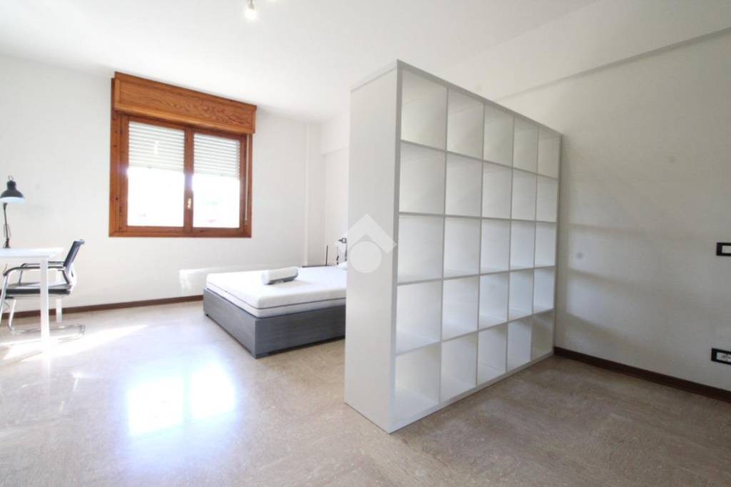 Appartamento in affitto a Modena via a. Corassori, 26