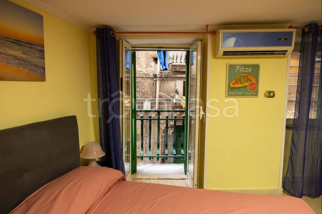 Appartamento in in affitto da privato a Napoli vico Santa Caterina a Formiello