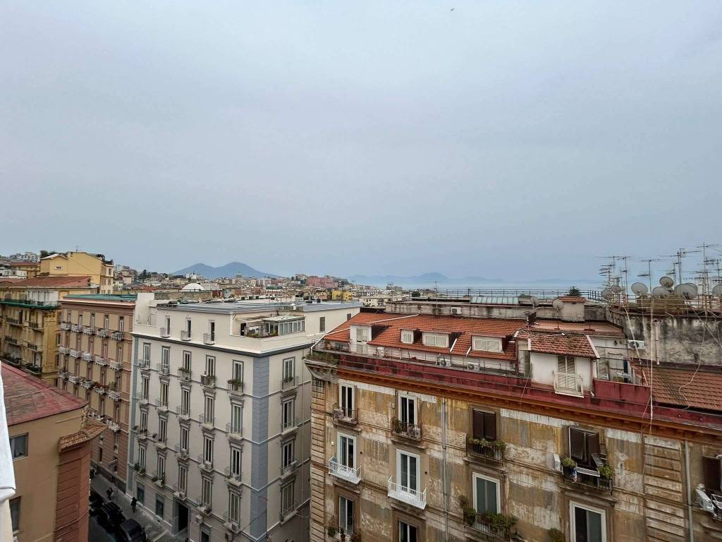 Appartamento in affitto a Napoli via crispi