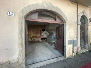 Garage in vendita a marta via capodimonte