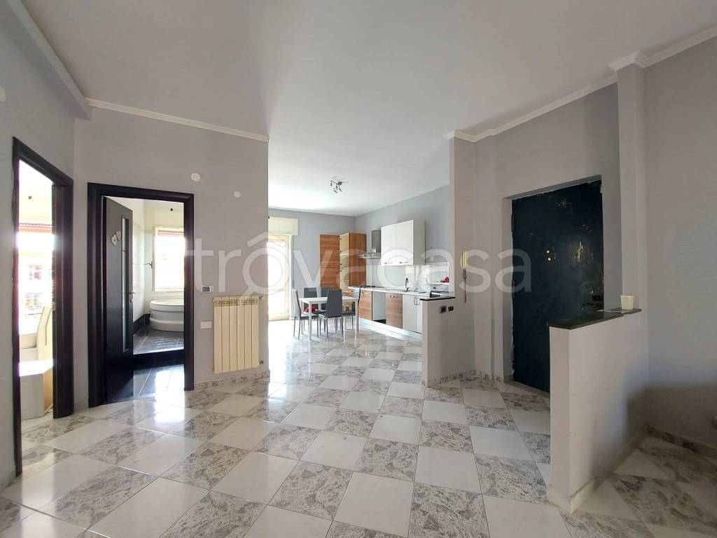 Appartamento in affitto a Napoli via Giovanni Papini, 20