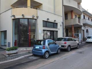 Garage in affitto a brindisi via osanna, 51