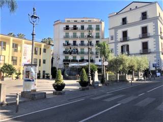 Garage in affitto a vico equense piazza john fitzgerald kennedy, 10