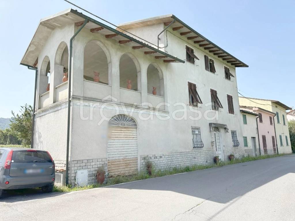 casa indipendente in vendita a Lucca in zona Ponte San Pietro