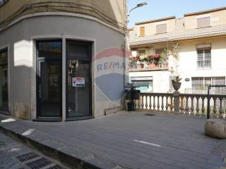 Negozio in affitto a enna piazza bovio, 2