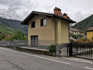 Villa in affitto a edolo via treboldi, 15