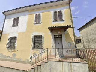 Casa indipendente all'asta a grumello cremonese ed uniti via alberico belgioioso, 21