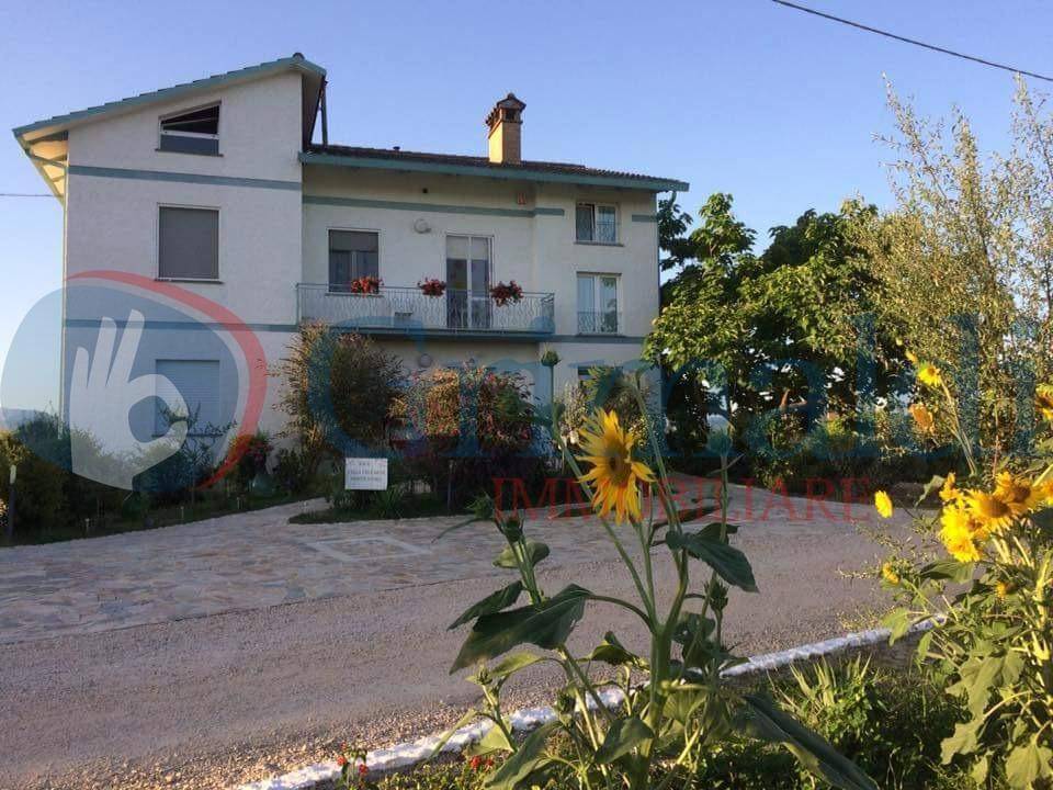 casa indipendente in vendita a Montefalco in zona Cerrete