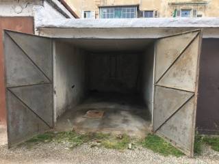 Garage in vendita a vercelli via felice monaco, 25