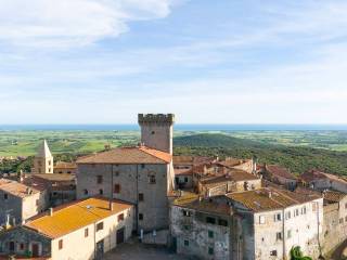 Appartamento in vendita a capalbio piazza della chiesa