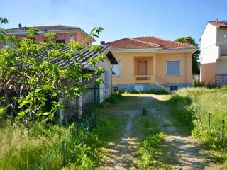 Villa in vendita a galliate via trieste, 74