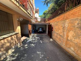 Garage in vendita a genzano di roma via roma