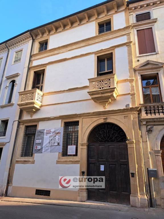 appartamento in vendita a Vicenza in zona Centro Storico