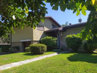 Villa in affitto a sesto calende via impiove, 22