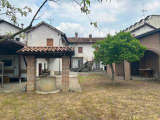 Casale in vendita a castagnole delle lanze piazza antonio martini, 12