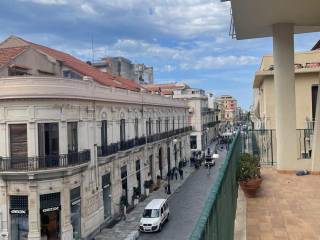 Appartamento in vendita a reggio di calabria corso giuseppe garibaldi, 200