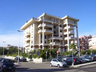 Garage in affitto a cagliari via luca pacioli, 1