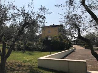 Intero stabile in vendita a bardolino via santa cristina