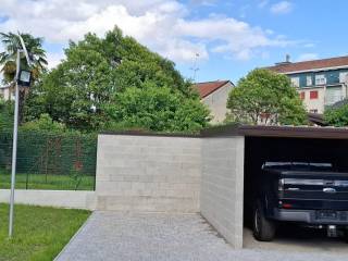 Posto auto in affitto ad arona via monte rosa, 5