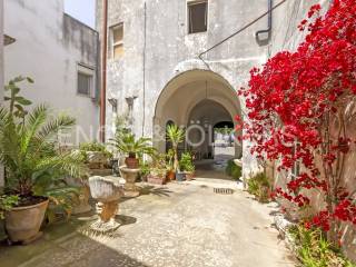 Casa indipendente in vendita a caprarica di lecce via madonna del carmine, 6