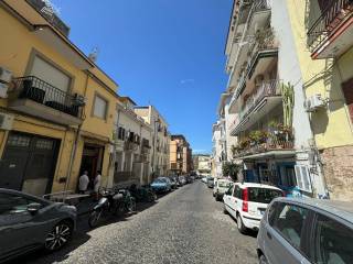 Magazzino in vendita a napoli via delle legioni, 14