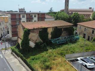 Intero stabile all'asta a massa marittima viale martiri di niccioleta