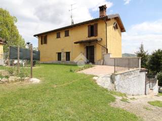 Villa in vendita a prignano sulla secchia via iv novembre, 111