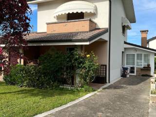 Villa in in vendita da privato a san michele al tagliamento via apicilia, 31