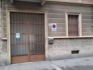 Garage in vendita a torino via limone