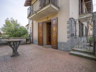 Villa in vendita ad arona piazza 4 martiri della libertà, 5