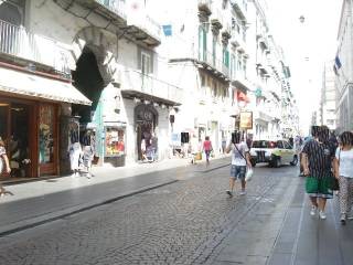 Negozio in vendita a napoli via toledo