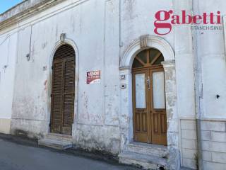 Casa indipendente in vendita a bagnolo del salento via stazione