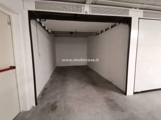 Garage in vendita a rovereto 