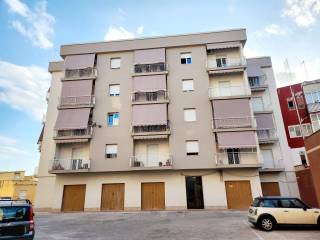 Garage in affitto a siracusa viale tica, 185