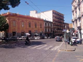 Negozio in affitto a portici corso giuseppe garibaldi, 1