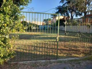 Terreno residenziale in affitto a roma via spezzano della sila